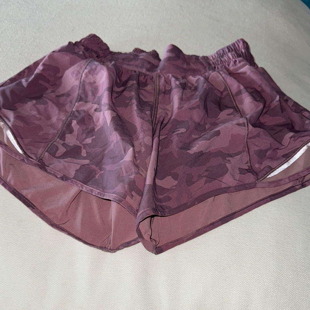 Lululemon Athletica Purple/pink camo Athletic Shorts Lightweight Performance